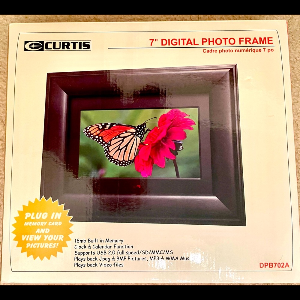 NWT CURTIS 7” DIGITAL PHOTO FRAME w REMOTE CONTROL & USB PORT